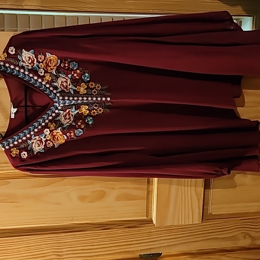 JODIFL embroidered tunic, size 2X, maroon with multi-color embroidery